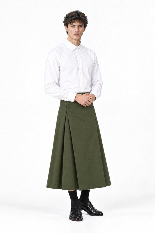 Falda BARKER LARGA VERDE de hombre combinada con camisa blanca