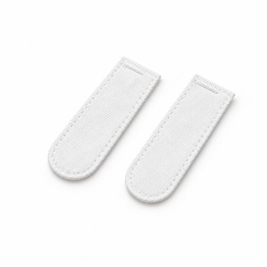 Attaches Daves en blanc, à l'intérieur de la jupe
