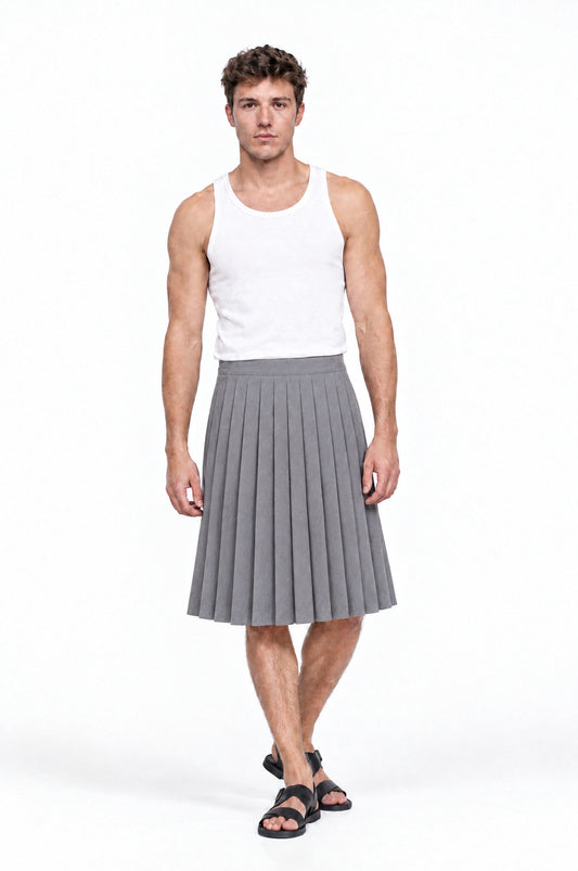 Jupe pour homme PLISADA GRIS, vue de face portée par le mannequin