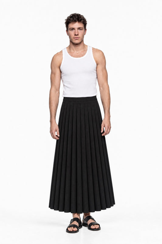 Falda PLISADA NEGRO de hombre, vista frontal sobre modelo