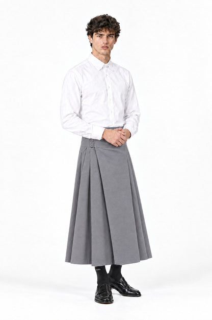 Jupe pour homme BARKER LARGA GRIS associée à une chemise blanche
