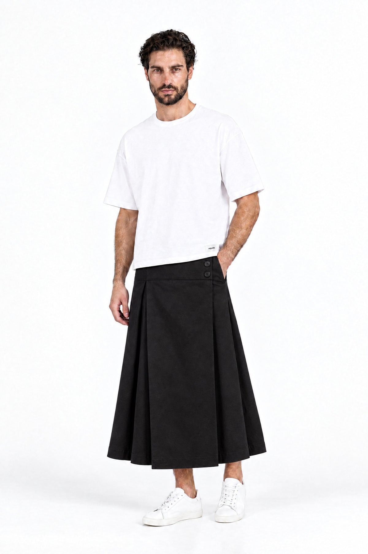 Falda BARKER LARGA NEGRO de hombre combinada con camiseta blanca DAVES