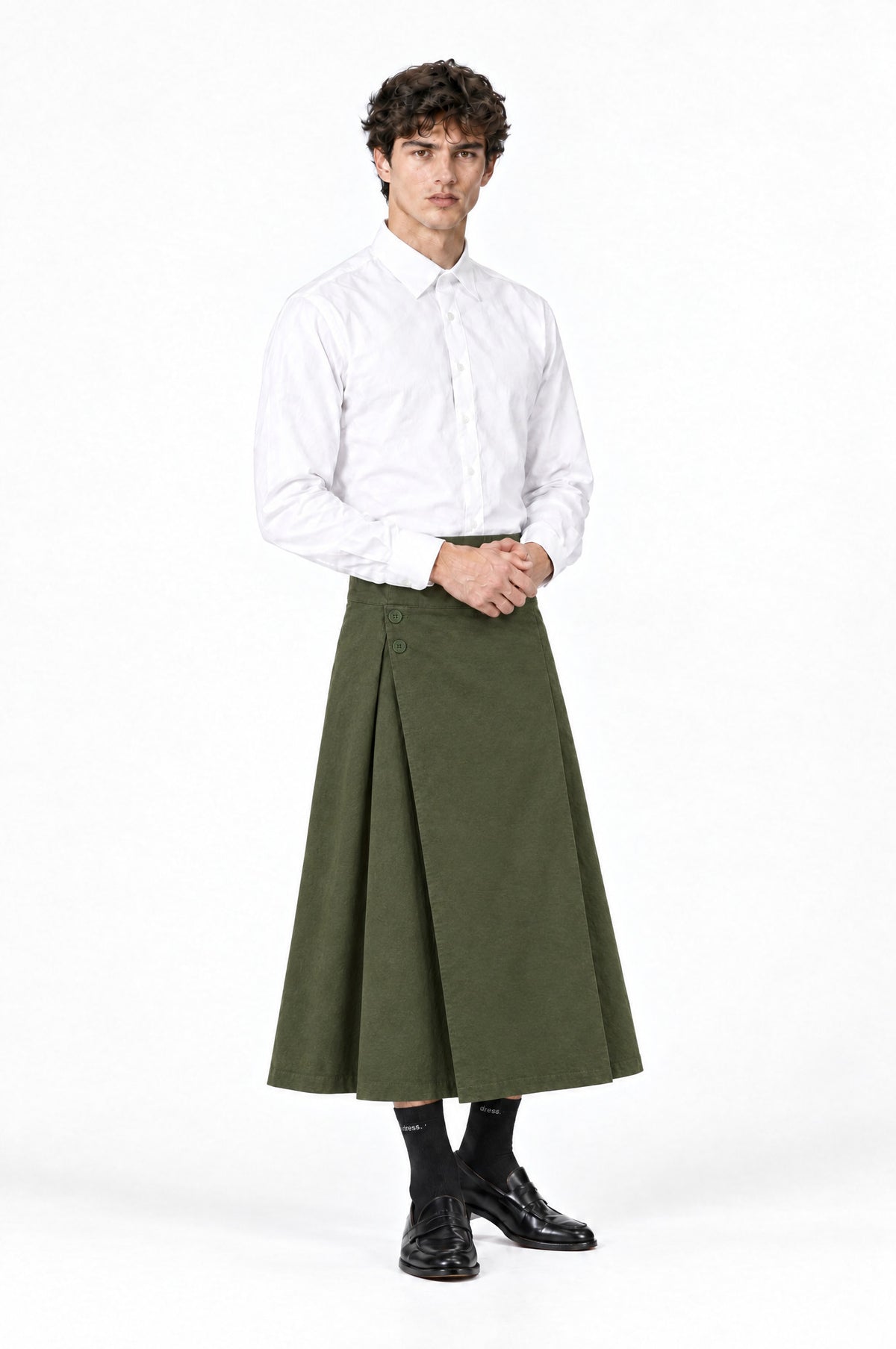 Jupe pour homme BARKER LARGA VERT associée à une chemise blanche