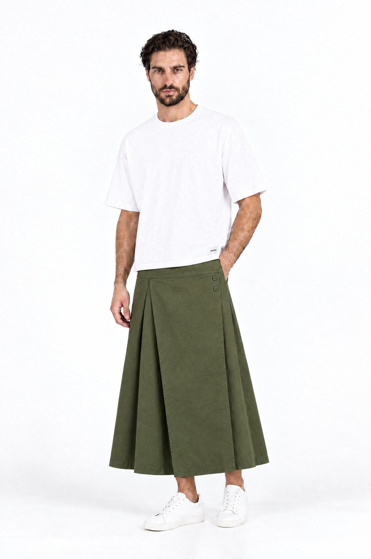 Jupe pour homme BARKER LARGA VERT associée à un T-shirt blanc DAVES