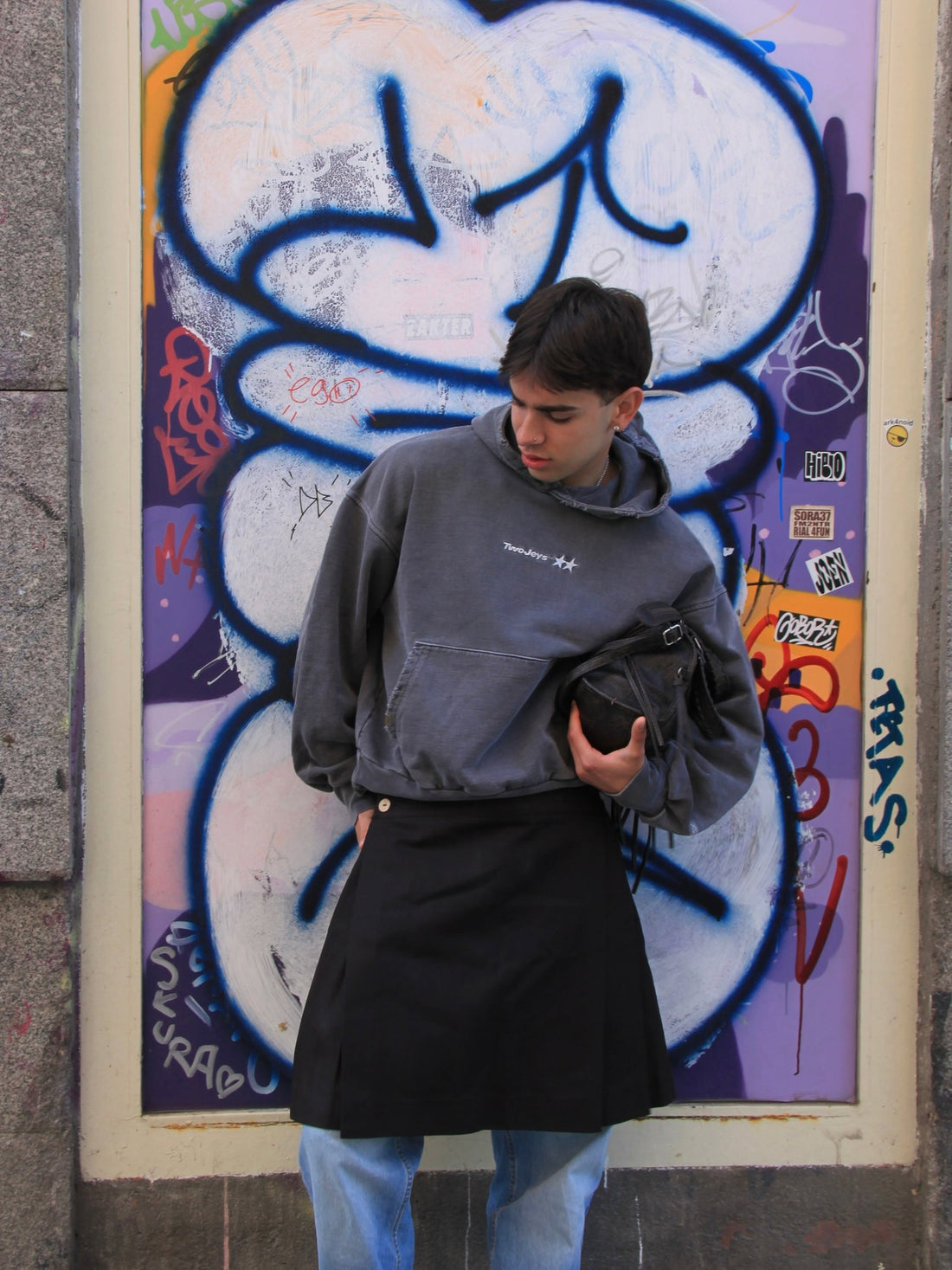Client portant la jupe BARKER NOIR