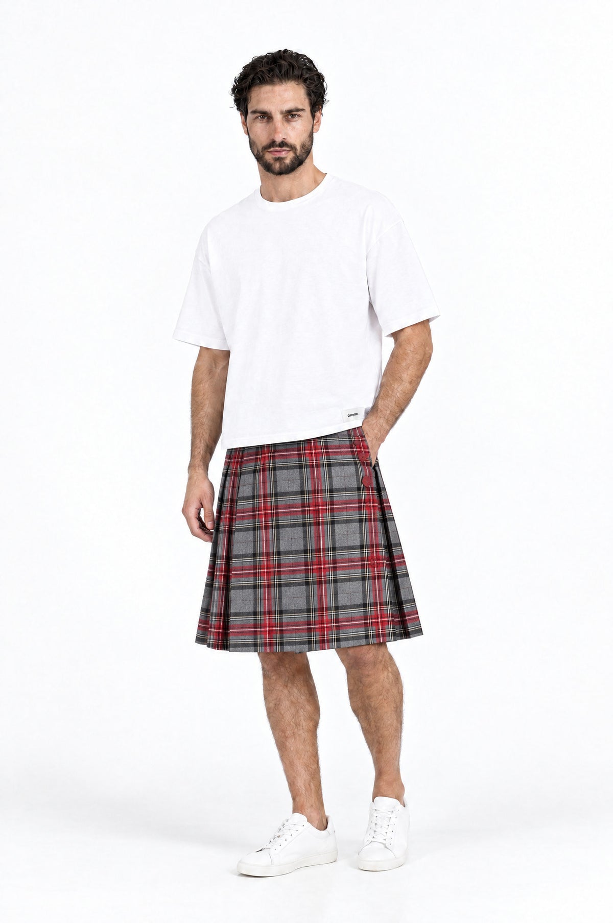 Jupe pour homme BARKER TARTAN ROUGE associée à un T-shirt blanc DAVES