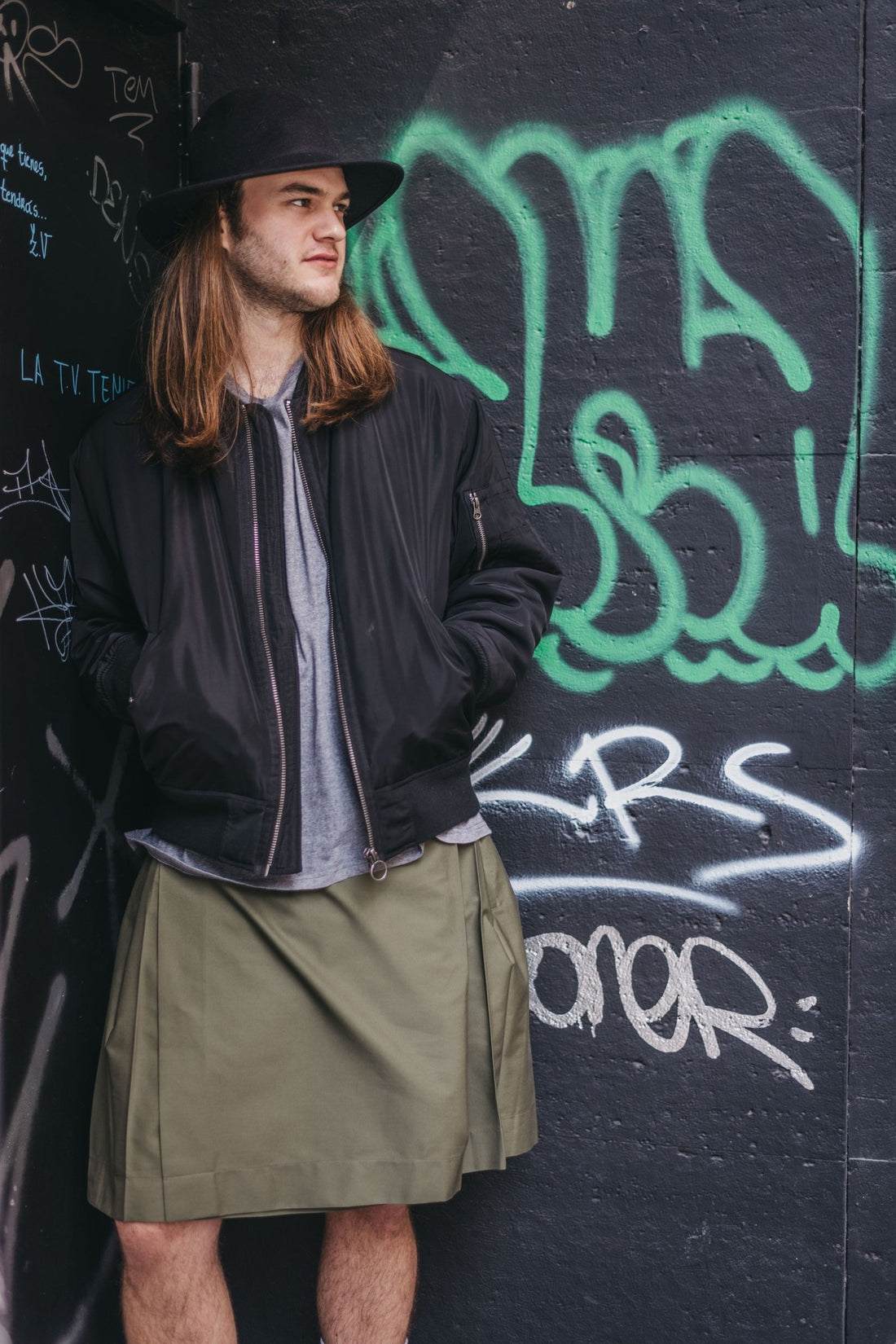Client portant la jupe BARKER VERT