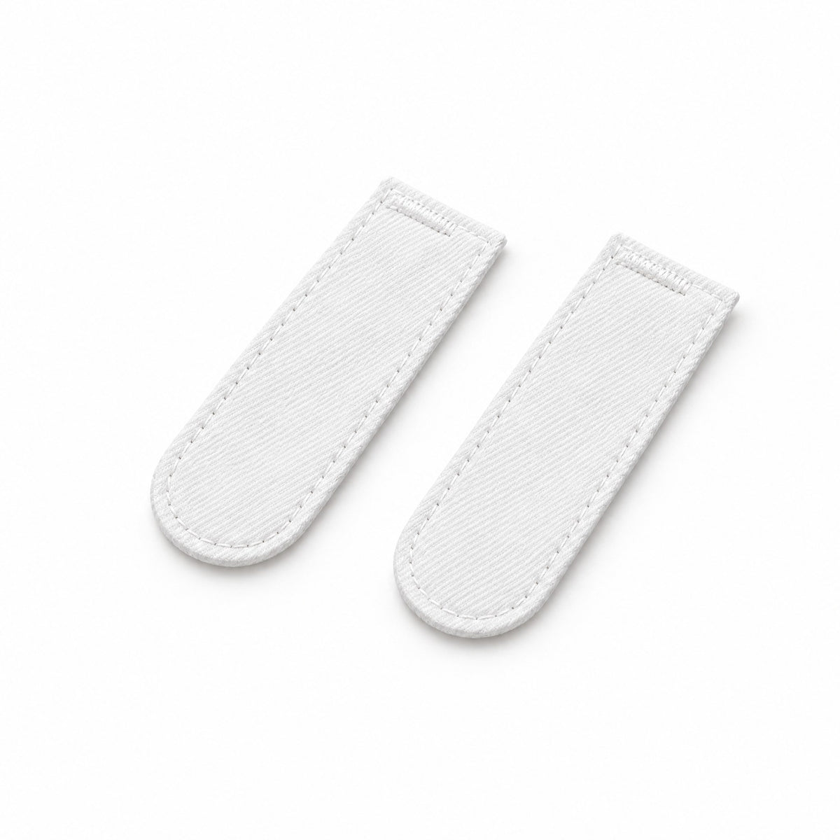 Attaches Daves en blanc, à l'intérieur de la jupe