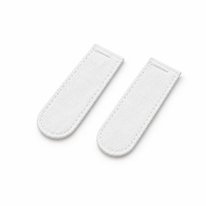Attaches Daves en blanc, à l'intérieur de la jupe