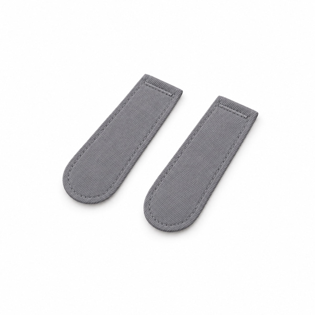 Attaches Daves en gris, à l'intérieur de la jupe