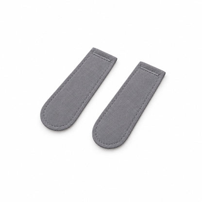 Attaches Daves en gris, à l'intérieur de la jupe