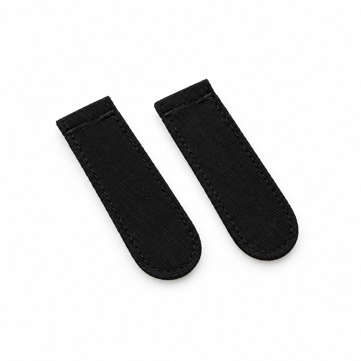 Attaches Daves en noir, à l'intérieur de la jupe