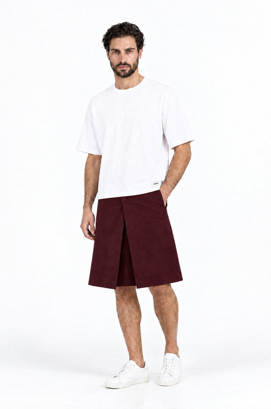 Falda HAWKINS GRANATE de hombre combinada con camiseta blanca DAVES