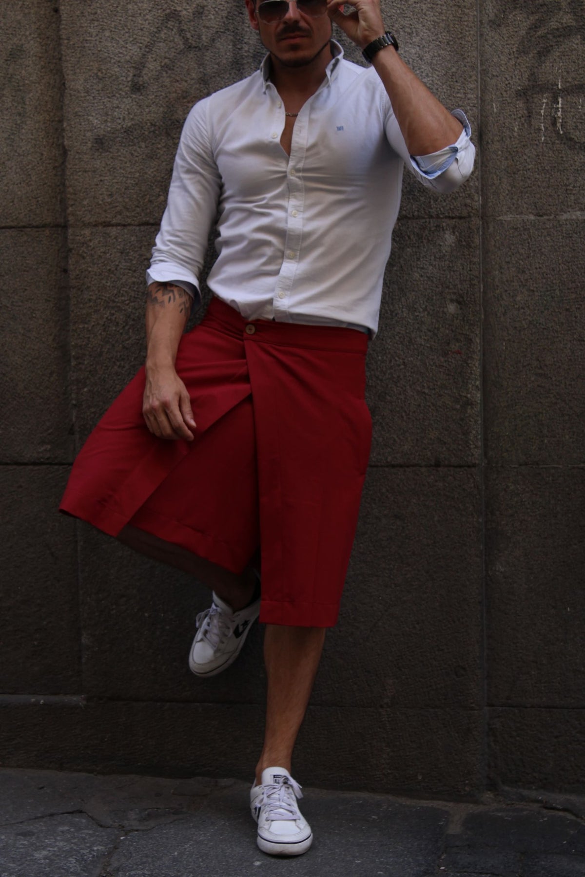 Falda Hawkins Granate de DAVES, look en la calle