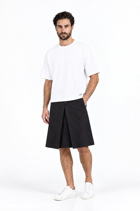 Falda HAWKINS NEGRO de hombre combinada con camiseta blanca DAVES