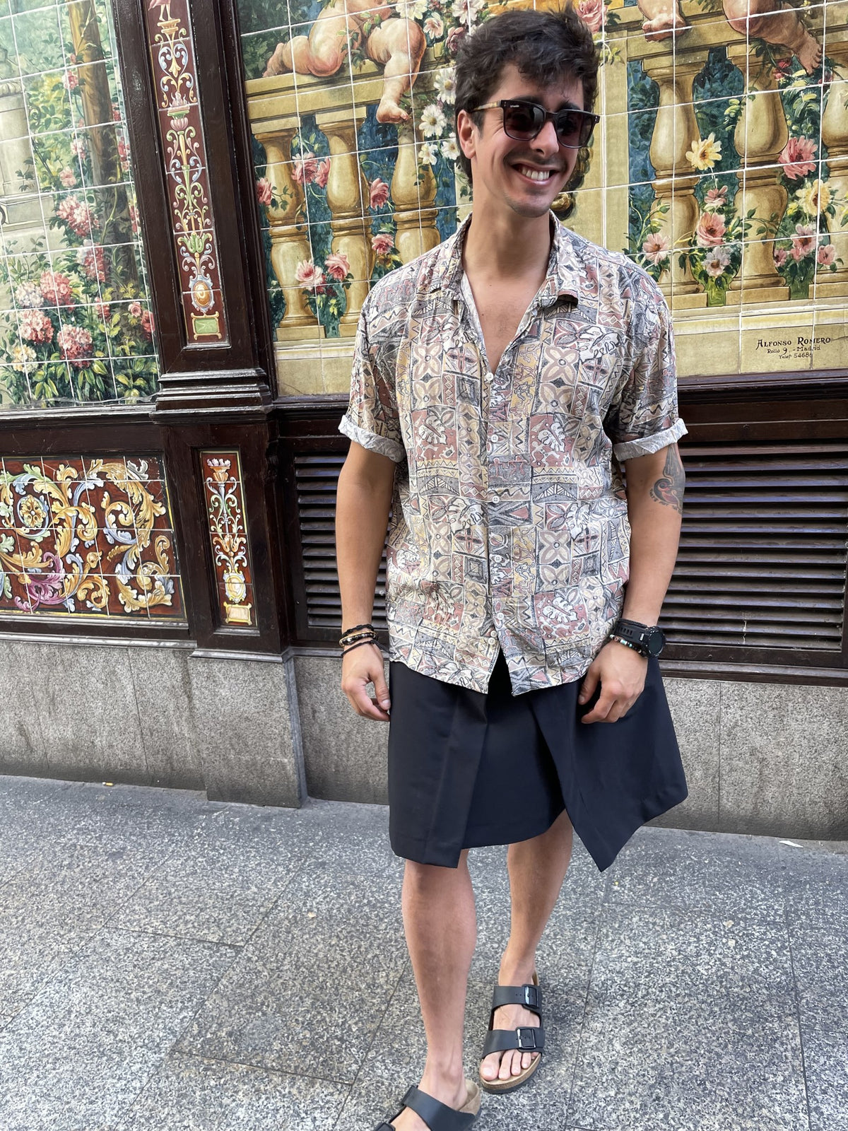 Falda Hawkins Negro de DAVES, look en la calle