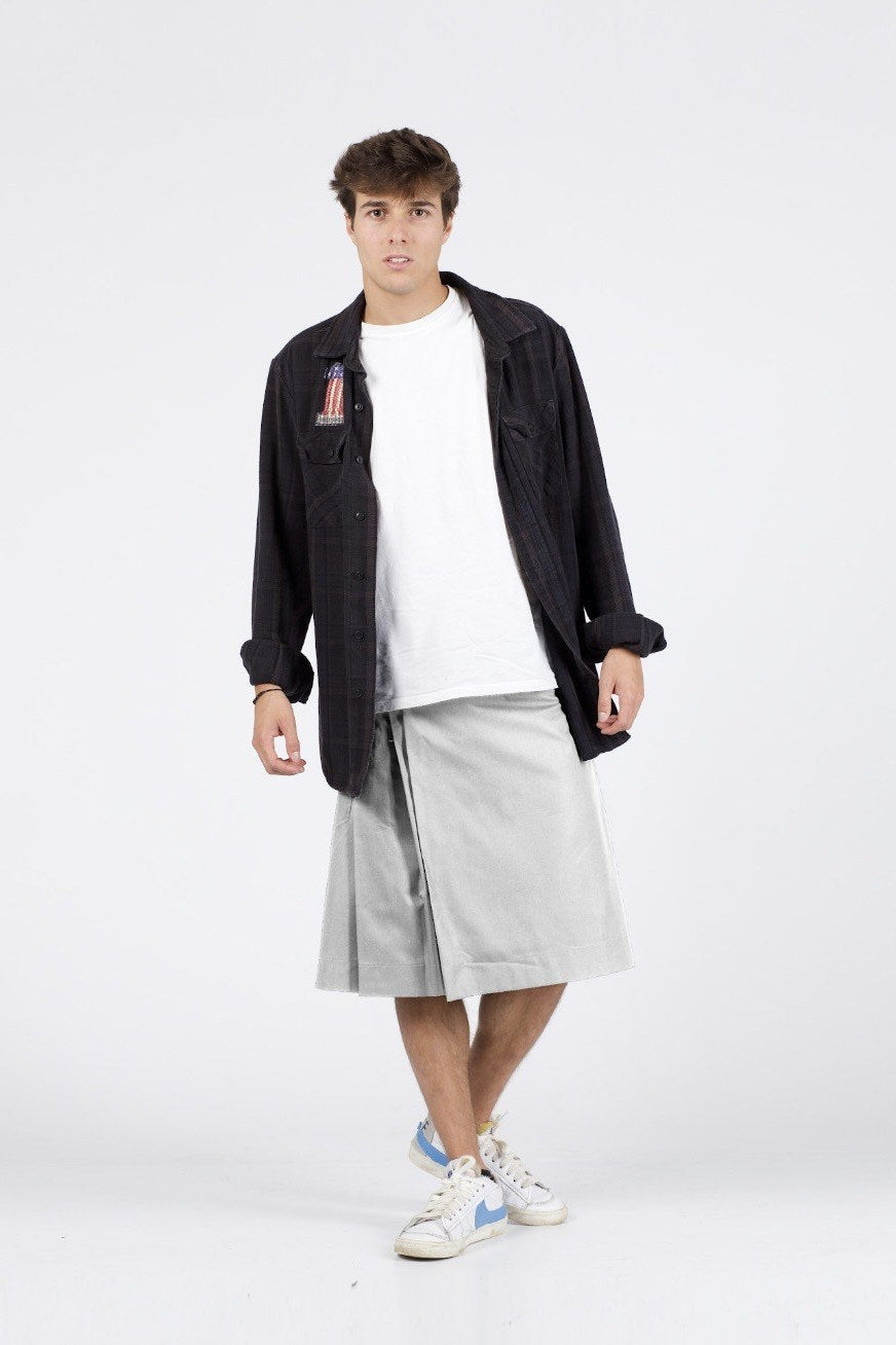Client portant la jupe BARKER BLANC