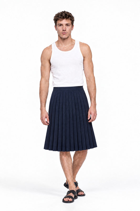 Jupe pour homme PLISADA BLEU MARINE, vue de face portée par le mannequin