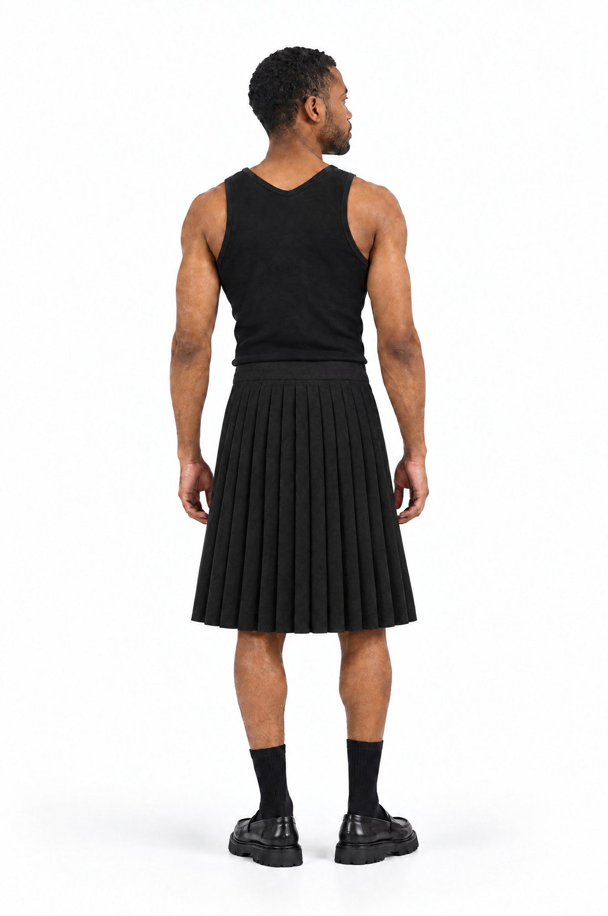 Jupe pour homme PLISADA NOIR, vue de dos portée par le mannequin