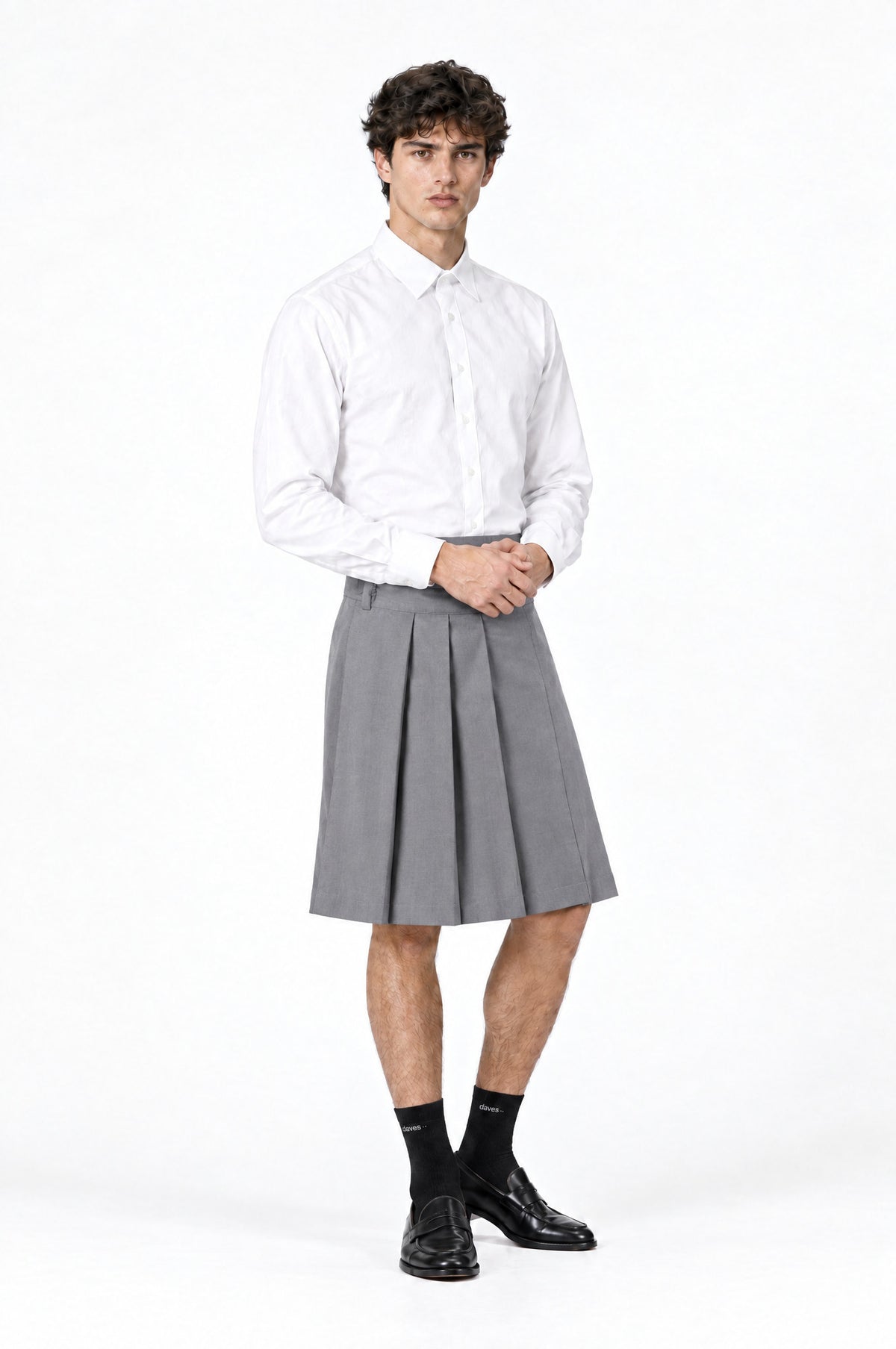 Jupe pour homme SULLIVAN GRIS associée à une chemise blanche