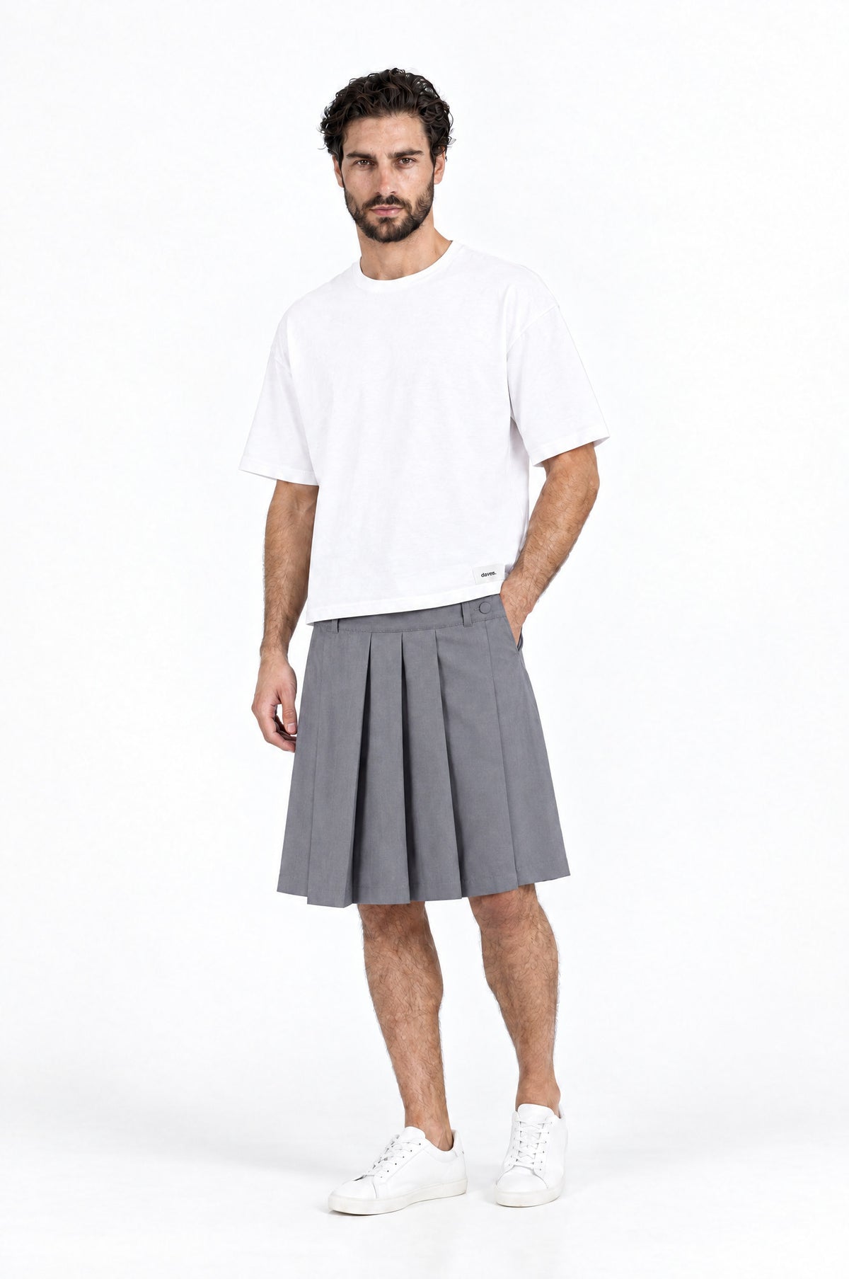 Jupe pour homme SULLIVAN GRIS associée à un T-shirt blanc DAVES
