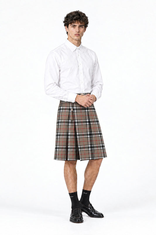 Falda TARTAN GOLD de hombre combinada con camisa blanca