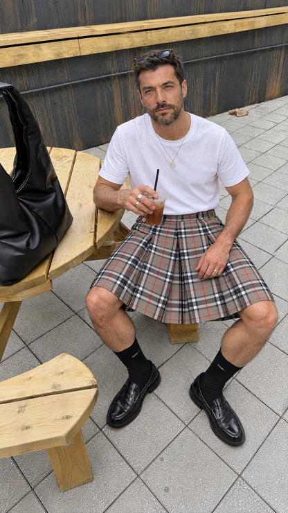 Falda Tartan Gold de DAVES, look en la calle